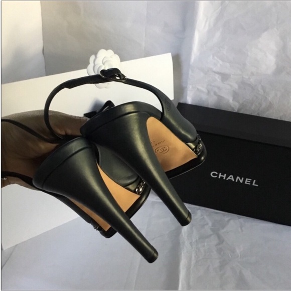 CHANEL - Picture 11 of 16